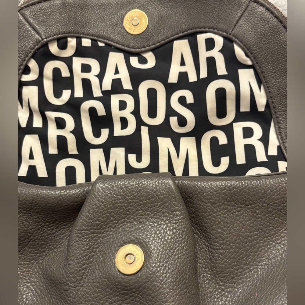 Marc by Marc Jacobs Pebbled Leather Crossbody- Taupe Grey
MSRP $350 EUC - Picture 7 of 8